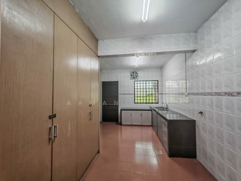 1-storey Terraced House for Rent in Taman Pelangi (Johor Bahru) - Aamani Lee - Kitchen - PropertyGuru.com.my