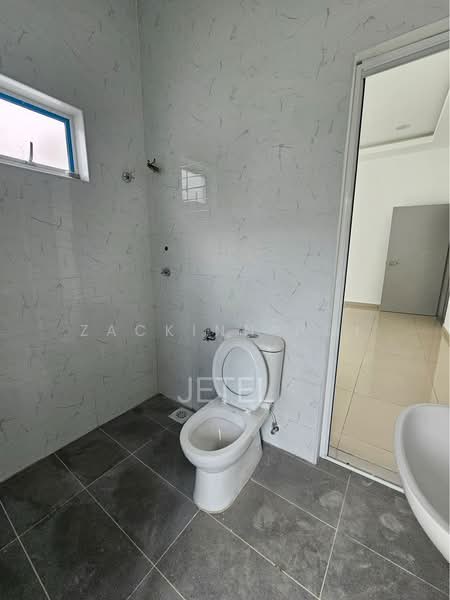 Semi-Detached House for Sale in Canary Garden (Klang) - Zackinn Hoi - Bathroom - PropertyGuru.com.my