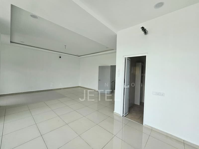 Semi-Detached House for Sale in Canary Garden (Klang) - Zackinn Hoi - Living Room - PropertyGuru.com.my