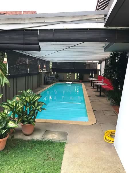 Rumah Banglo untuk Dijual di Country Heights (Kajang) - NoraFizah Gapar - Pool - PropertyGuru.com.my