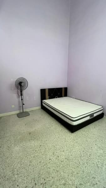 1-storey Terraced House for Rent in Taman Perling (Perling) - Ee Fong Toh - Bedroom - PropertyGuru.com.my