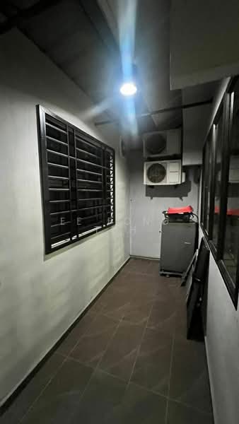 1-storey Terraced House for Rent in Taman Perling (Perling) - Ee Fong Toh - Corridor - PropertyGuru.com.my
