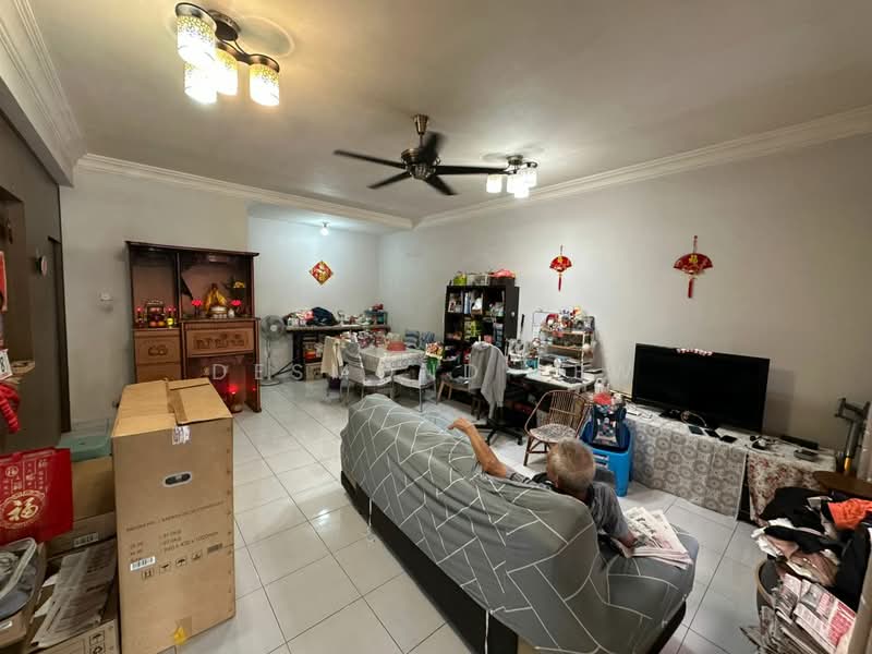 Rumah Teres 2 Tingkat untuk Dijual di Setia Tropika (Johor Bahru) - Desmond Lew - Living Room - PropertyGuru.com.my