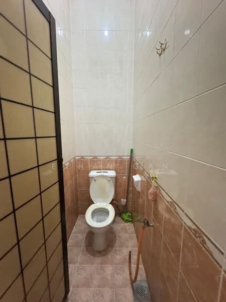1-storey Terraced House for Sale in Taman Johor Jaya (Johor Bahru) - Ethan Gan - Bathroom - PropertyGuru.com.my