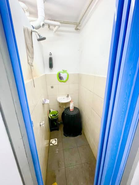 Pangsapuri untuk Dijual di Gapura Bayu - Ilman Nahri - Bathroom - PropertyGuru.com.my