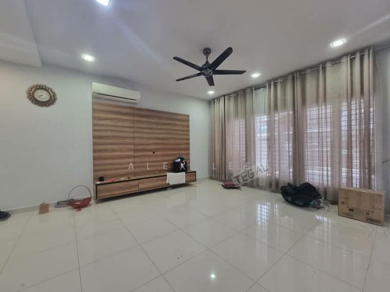 Rumah Teres untuk Disewa di Bandar Puteri Klang (Klang) - Alex Lee - Living Room - PropertyGuru.com.my