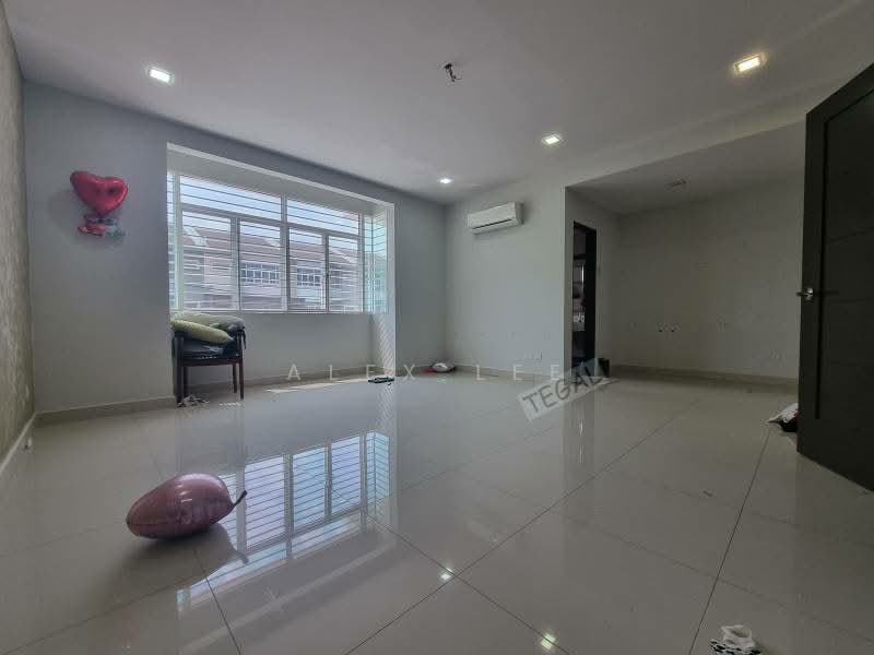 Rumah Teres untuk Disewa di Bandar Puteri Klang (Klang) - Alex Lee - Living Room - PropertyGuru.com.my