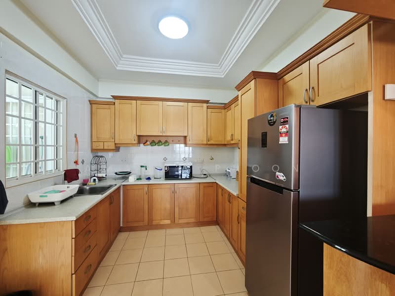 Kondominium untuk Disewa di Gold Coast Resort Condominium - Amanda Phoon - Kitchen - PropertyGuru.com.my