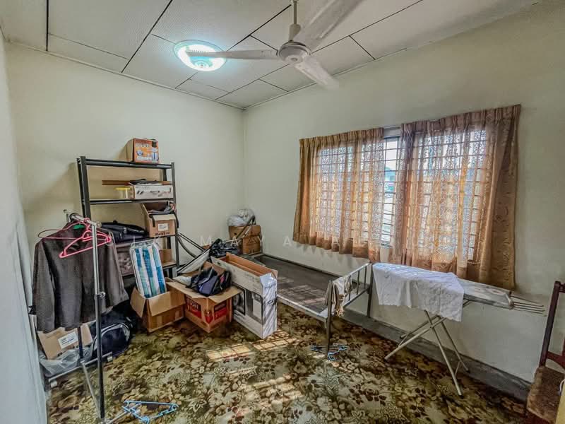 Rumah Banglo untuk Dijual di Ampang (Kuala Lumpur) - Cik Maya Abdul - Bedroom - PropertyGuru.com.my