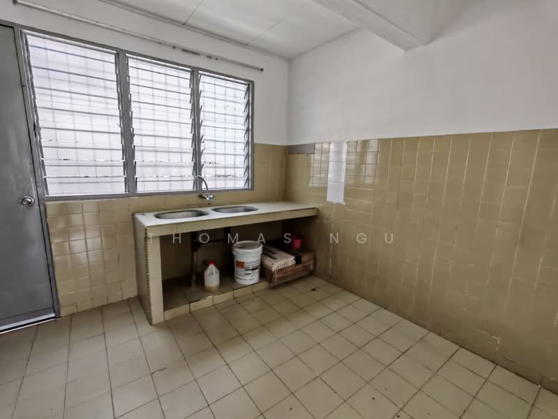 2-storey Terraced House for Sale in SS19 (Subang Jaya) - Thomas Ngu - Kitchen - PropertyGuru.com.my