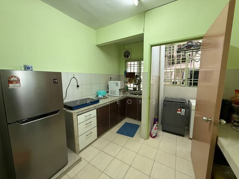 Kondominium untuk Disewa di Angkasa Condominiums - JK Leong - Kitchen - PropertyGuru.com.my