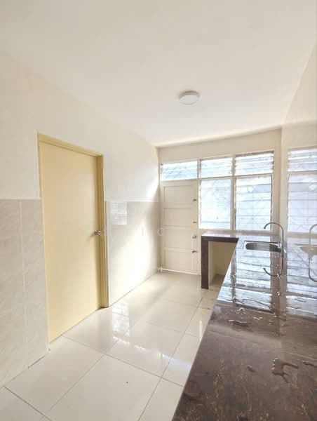 1-storey Terraced House for Rent in Taman Johor Jaya (Johor Bahru) - Jessica Ma - Kitchen - PropertyGuru.com.my