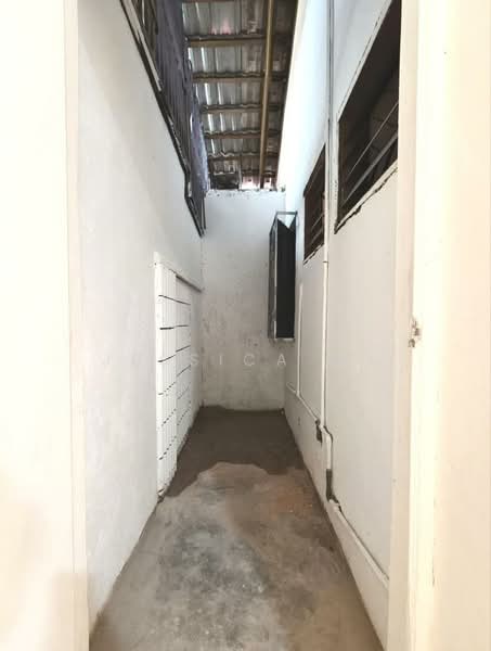 1-storey Terraced House for Rent in Taman Johor Jaya (Johor Bahru) - Jessica Ma - Corridor - PropertyGuru.com.my