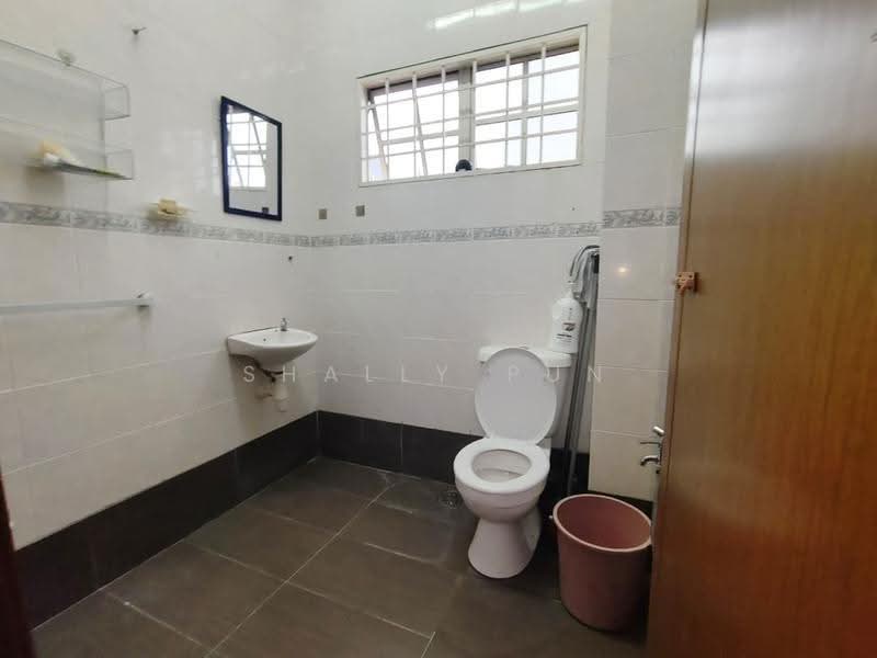 Rumah Teres 2-Tingkat untuk Disewa di Puchong (Selangor) - Shally Pun - Bathroom - PropertyGuru.com.my