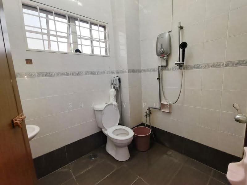 Rumah Teres 2-Tingkat untuk Disewa di Puchong (Selangor) - Shally Pun - Bathroom - PropertyGuru.com.my