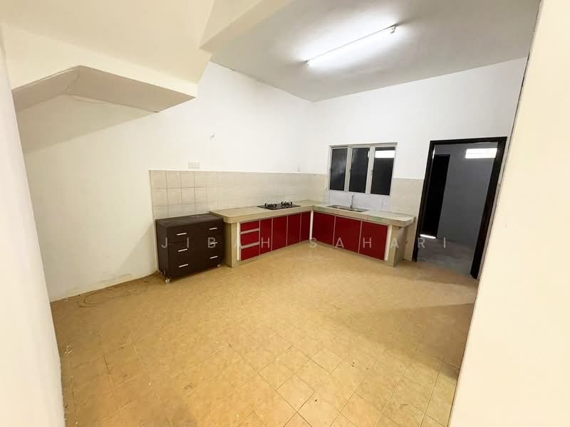 2-storey Terraced House for Rent in Seksyen 5 (Bangi) - Najibah Sahari - Kitchen - PropertyGuru.com.my