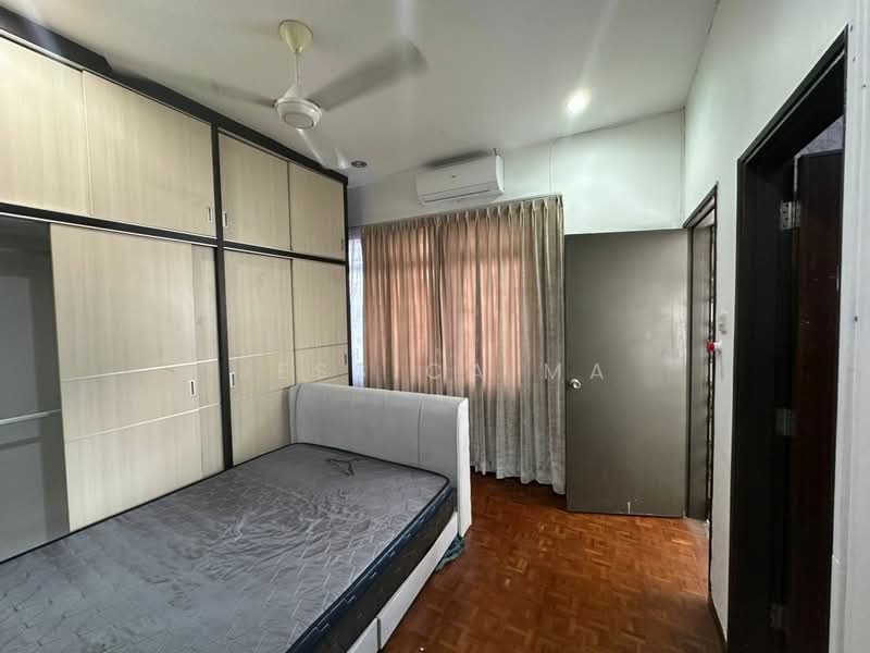 2-storey Terraced House for Rent in Taman Pelangi (Johor Bahru) - Jessica Ma - Bedroom - PropertyGuru.com.my