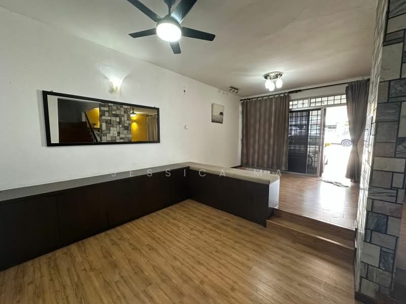2-storey Terraced House for Rent in Taman Pelangi (Johor Bahru) - Jessica Ma - Living Room - PropertyGuru.com.my