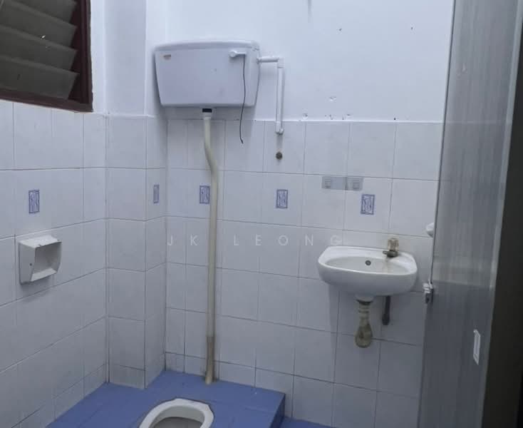 Pangsapuri untuk Disewa di Bandar Bukit Tinggi 1 Apartment - JK Leong - Bathroom - PropertyGuru.com.my