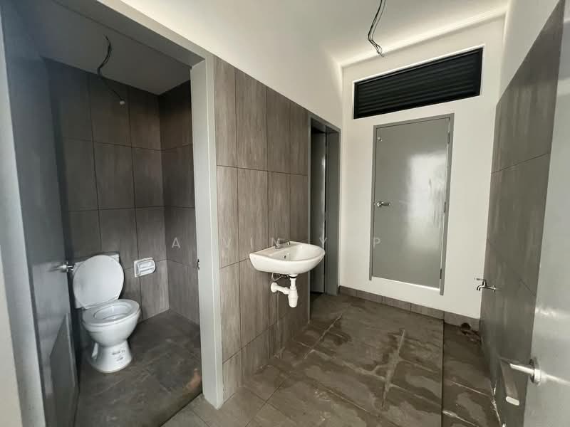 Kilang untuk Disewa di Sungai Buloh (Selangor) - Alvin Yap - Bathroom - PropertyGuru.com.my