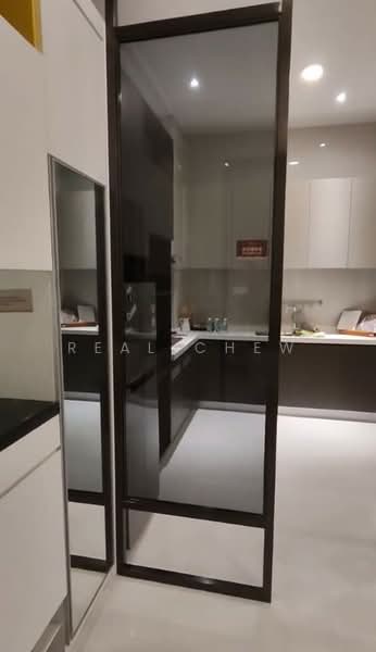 Condominium for Sale at Kings Bay @ Country Garden Danga Bay - Real Chew - Kitchen - PropertyGuru.com.my