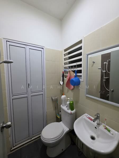 1-storey Terraced House for Sale in Kajang (Selangor) - Amirah Azmi - Bathroom - PropertyGuru.com.my