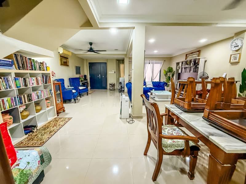 2-storey Terraced House for Sale in Seksyen 7 (Bangi) - Najibah Sahari - Living Room - PropertyGuru.com.my