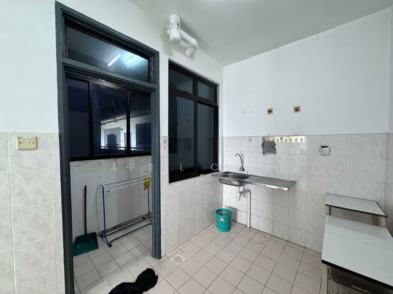 Pangsapuri untuk Dijual di Idaman Senibong - April Chin - Kitchen - PropertyGuru.com.my