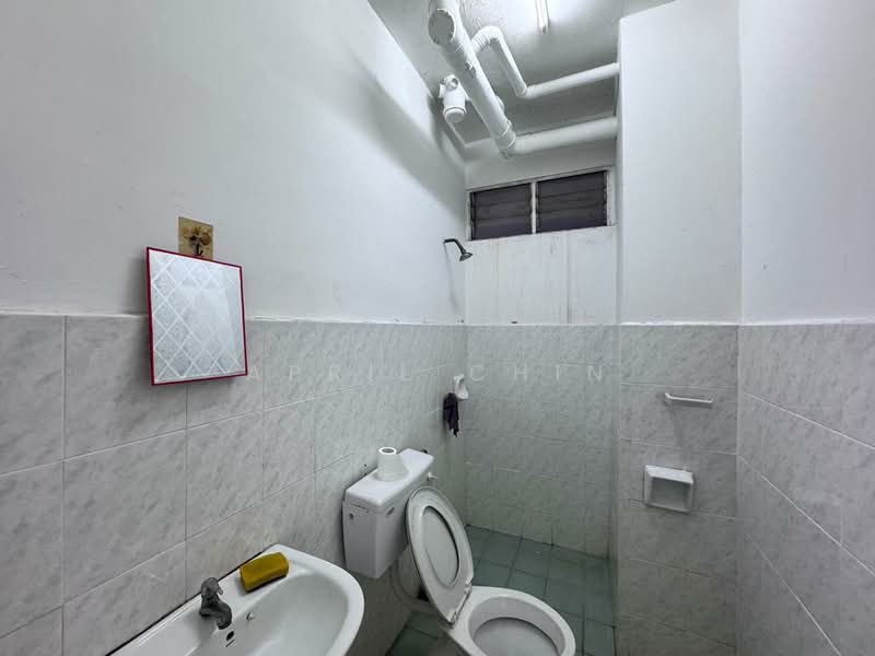 Pangsapuri untuk Dijual di Idaman Senibong - April Chin - Bathroom - PropertyGuru.com.my