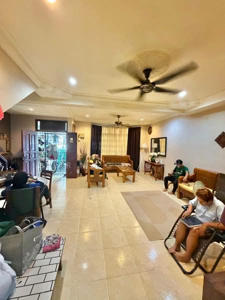 Rumah Teres 2 Tingkat untuk Dijual di Taman Desa Tebrau (Tebrau) - Bernice Gan - Living Room - PropertyGuru.com.my