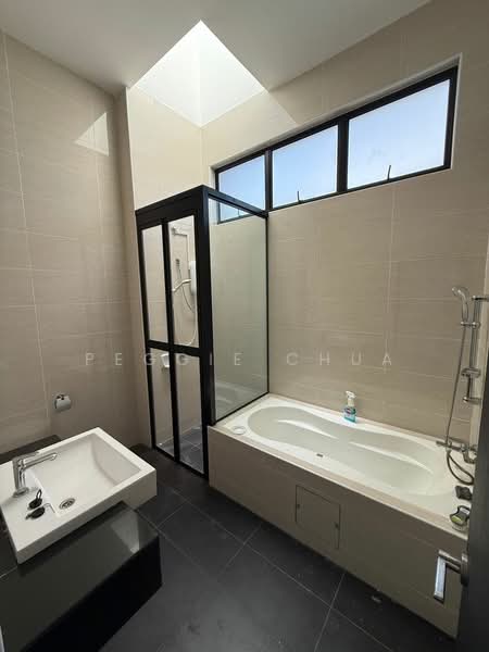 Rumah Kluster untuk Disewa di Taman Tropika (Kulai) - Peggie Chua - Bathroom - PropertyGuru.com.my