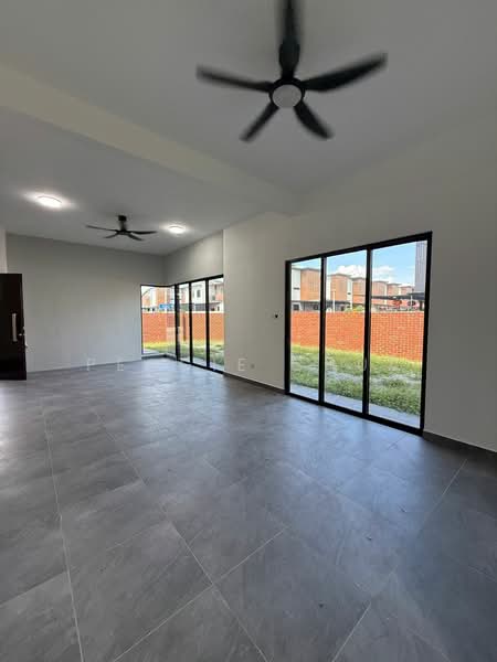 Rumah Kluster untuk Disewa di Taman Tropika (Kulai) - Peggie Chua - Living Room - PropertyGuru.com.my