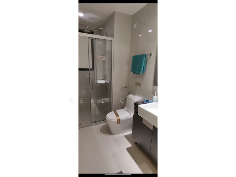 Condominium for Sale at Kings Bay @ Country Garden Danga Bay - Real Chew - Bathroom - PropertyGuru.com.my