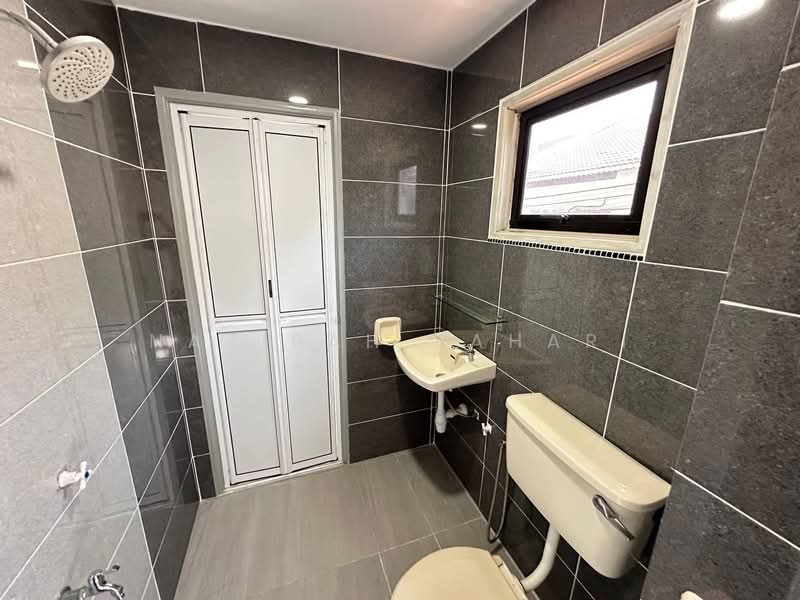 Rumah Teres untuk Dijual di Bandar Sungai Long (Selangor) - Najibah Sahari - Bathroom - PropertyGuru.com.my