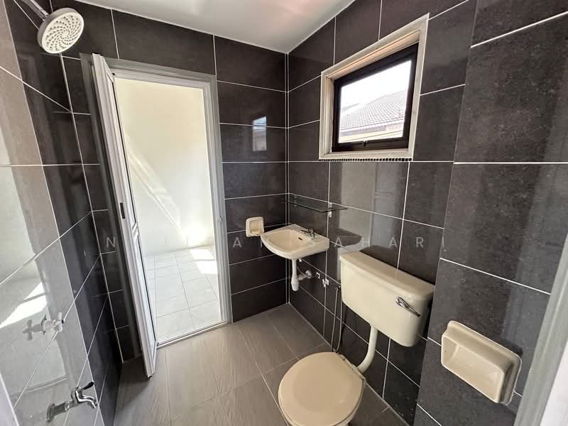 Rumah Teres untuk Dijual di Bandar Sungai Long (Selangor) - Najibah Sahari - Bathroom - PropertyGuru.com.my