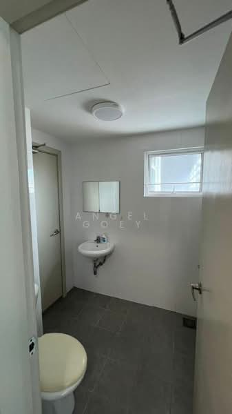 Kondominium untuk Disewa di BayStar Condominium - Angel Goey - Bathroom - PropertyGuru.com.my