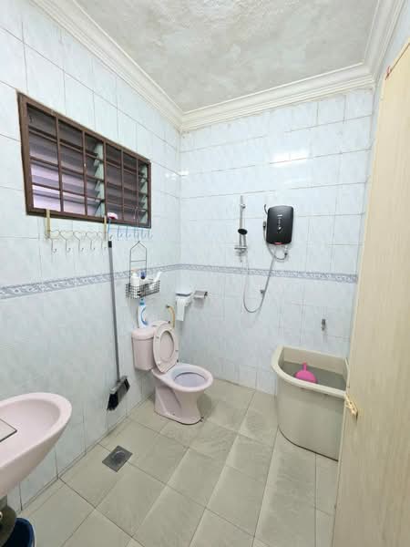 Rumah Teres 2-Tingkat untuk Dijual di Taman Bukit Rawang Jaya (Rawang) - Nicky Lai - Bathroom - PropertyGuru.com.my