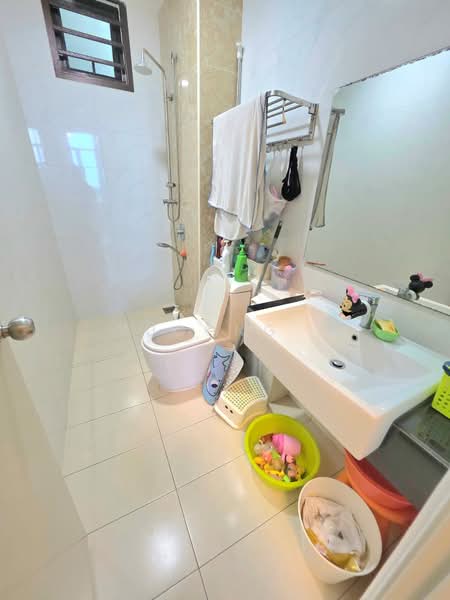 Service Residence for Sale at D'Summit Residences - Yucong . - Bathroom - PropertyGuru.com.my