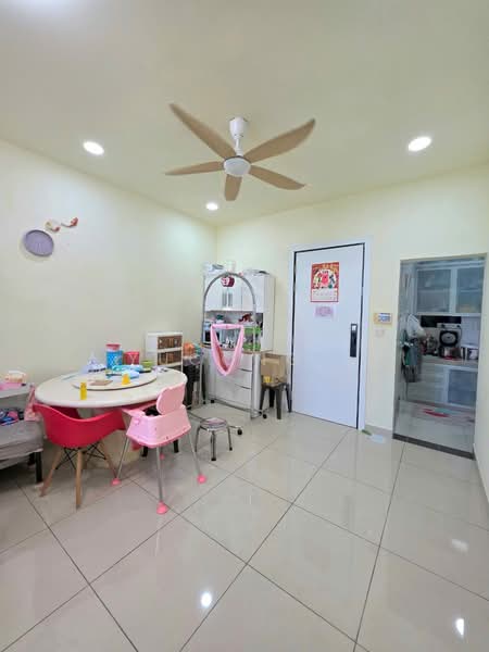 Service Residence for Sale at D'Summit Residences - Yucong . - Dining Room - PropertyGuru.com.my