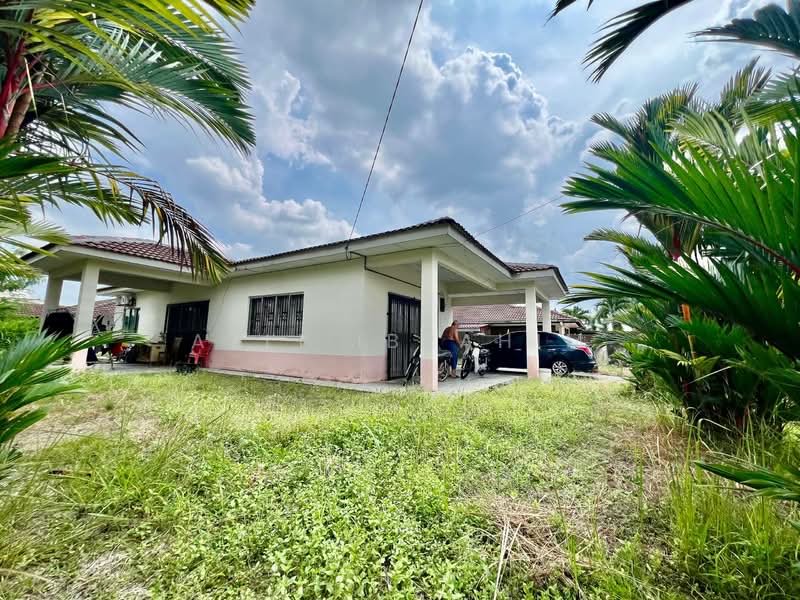 Bungalow for Sale in Taman Pinggiran Putra (Seri Kembangan) - Azli Ibrahim - Exterior - PropertyGuru.com.my