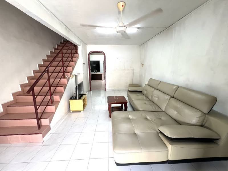 Rumah Teres 2 Tingkat untuk Disewa di Taman Johor Jaya (Johor Bahru) - Clarence Low - Living Room - PropertyGuru.com.my