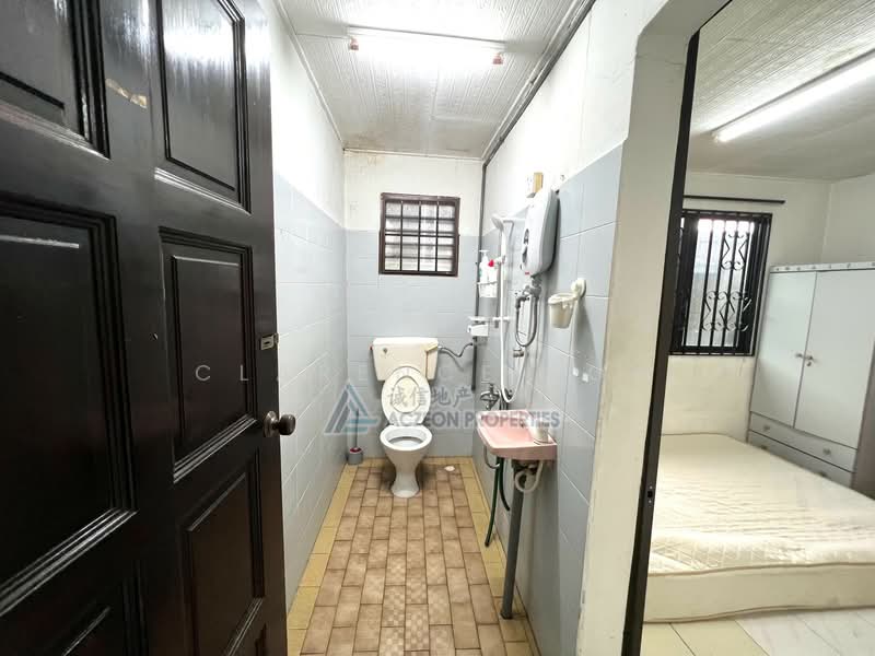 Rumah Teres 2 Tingkat untuk Disewa di Taman Johor Jaya (Johor Bahru) - Clarence Low - Bathroom - PropertyGuru.com.my