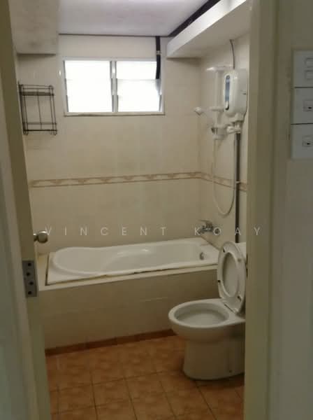 Kondominium untuk Dijual di Greenlane Park - Vincent Koay - Bathroom - PropertyGuru.com.my