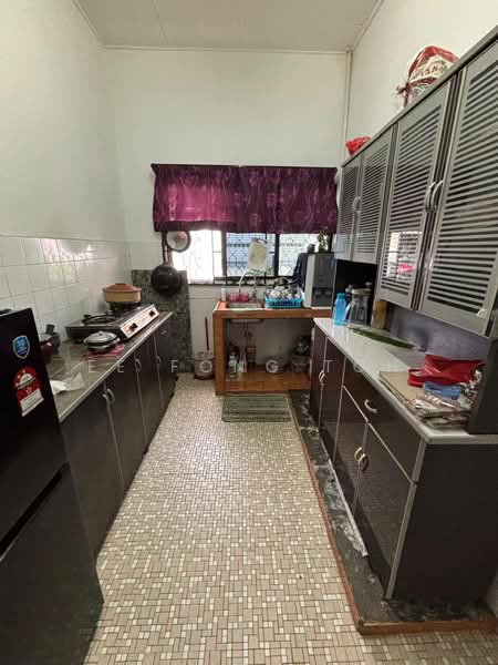 1-storey Terraced House for Sale in Taman Desa Cemerlang (Ulu Tiram) - Ee Fong Toh - Kitchen - PropertyGuru.com.my