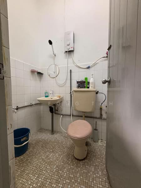 1-storey Terraced House for Sale in Taman Desa Cemerlang (Ulu Tiram) - Ee Fong Toh - Bathroom - PropertyGuru.com.my