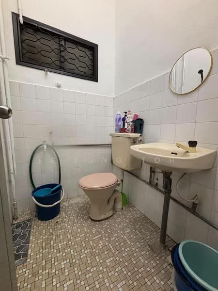 1-storey Terraced House for Sale in Taman Desa Cemerlang (Ulu Tiram) - Ee Fong Toh - Bathroom - PropertyGuru.com.my