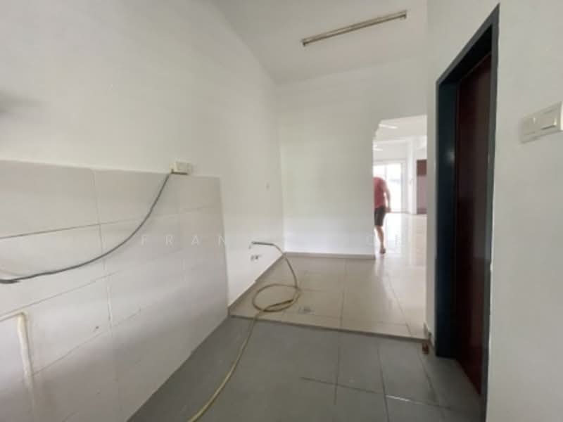 Rumah Teres 3 Tingkat untuk Disewa di Taman Selasih (Batu Caves) - Francis Soh - Corridor - PropertyGuru.com.my