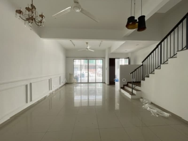 Rumah Teres 3 Tingkat untuk Disewa di Taman Selasih (Batu Caves) - Francis Soh - Living Room - PropertyGuru.com.my