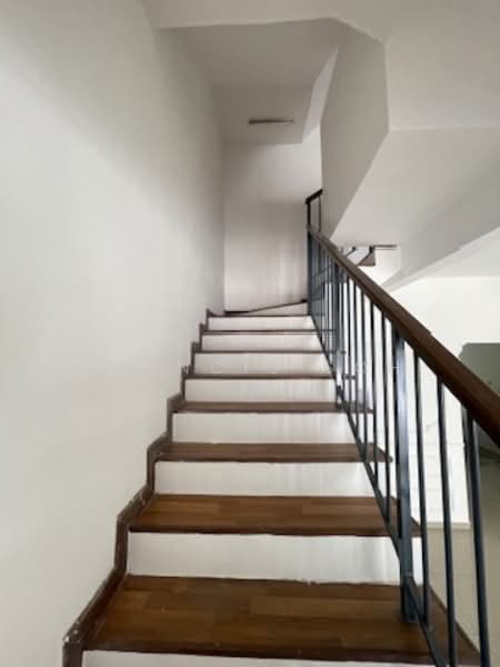 Rumah Teres 3 Tingkat untuk Disewa di Taman Selasih (Batu Caves) - Francis Soh - Corridor - PropertyGuru.com.my