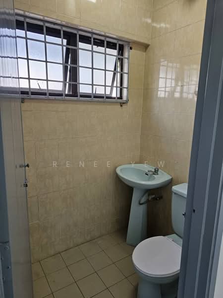 Rumah Teres 2 Tingkat untuk Dijual di Taman Serangkai (Jalan Klang Lama (Old Klang Road)) - Renee Yew - Bathroom - PropertyGuru.com.my